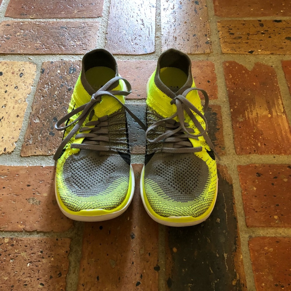 Nike Running Shoes size 9 1/2